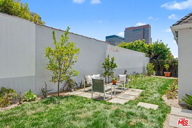 10798 Weyburn Avenue, Los Angeles, CA 90024