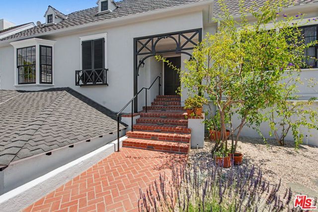 10798 Weyburn Avenue, Los Angeles, CA 90024