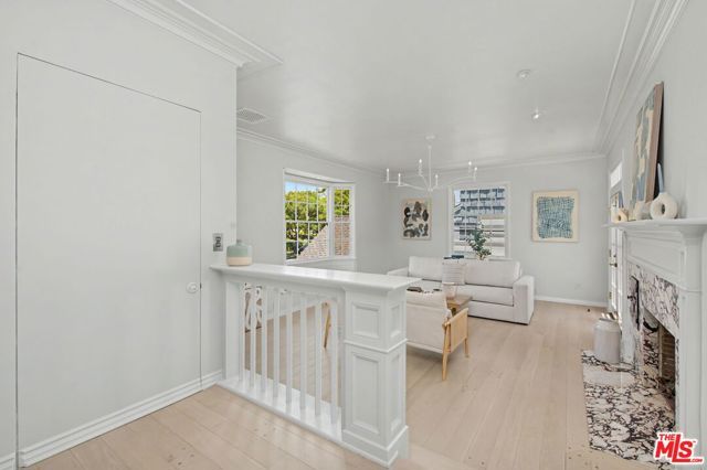 10798 Weyburn Avenue, Los Angeles, CA 90024