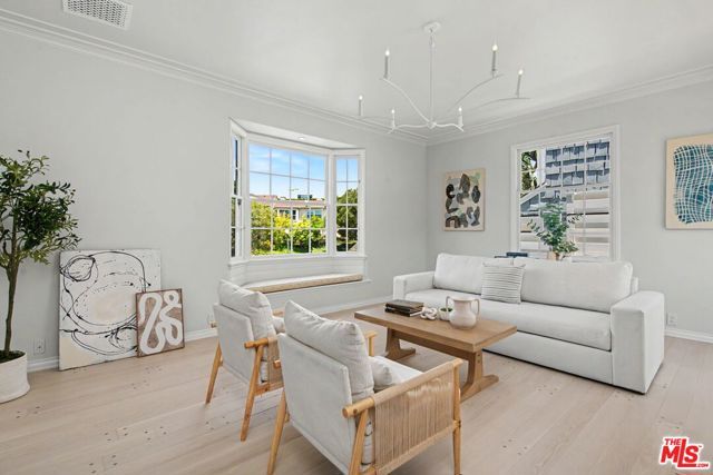 10798 Weyburn Avenue, Los Angeles, CA 90024