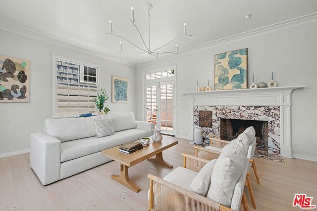 10798 Weyburn Avenue, Los Angeles, CA 90024