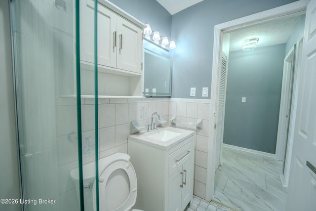 4415 Broadleaf Dr, Louisville, KY 40216