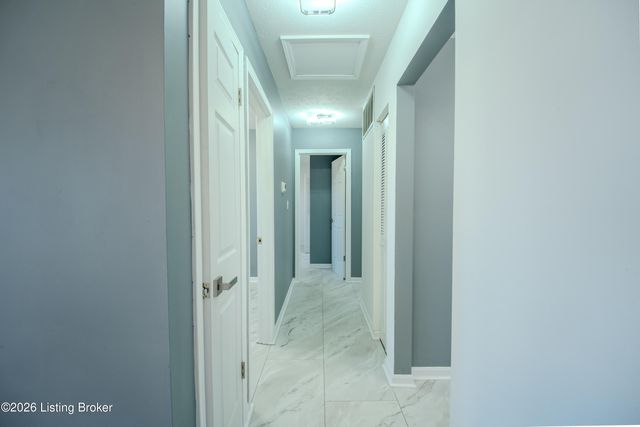 4415 Broadleaf Dr, Louisville, KY 40216