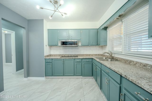 4415 Broadleaf Dr, Louisville, KY 40216