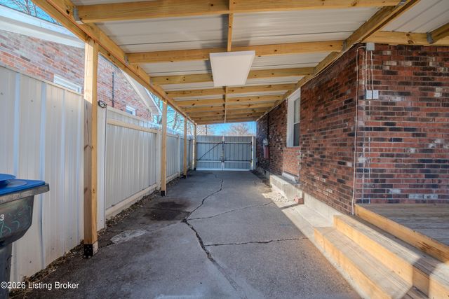 4415 Broadleaf Dr, Louisville, KY 40216