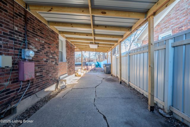 4415 Broadleaf Dr, Louisville, KY 40216