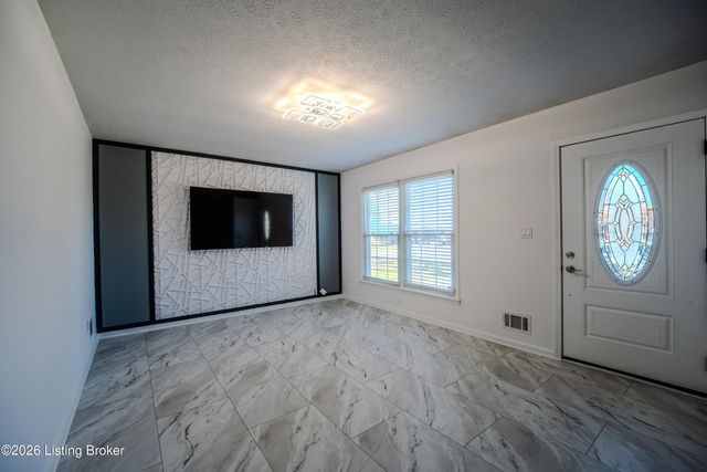 4415 Broadleaf Dr, Louisville, KY 40216