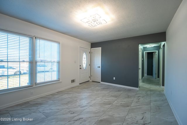 4415 Broadleaf Dr, Louisville, KY 40216