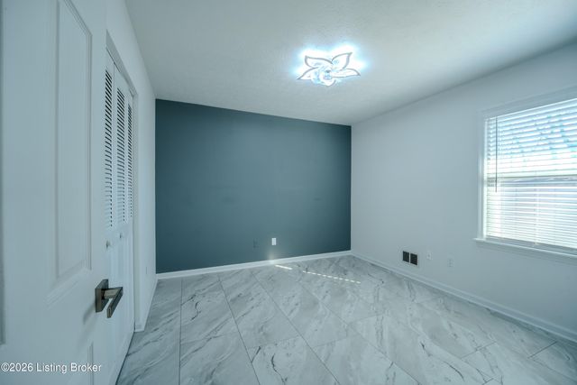 4415 Broadleaf Dr, Louisville, KY 40216