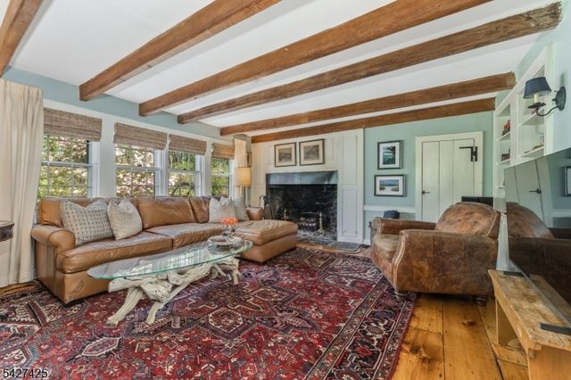499 Shire Rd, Holland Twp., NJ 08848