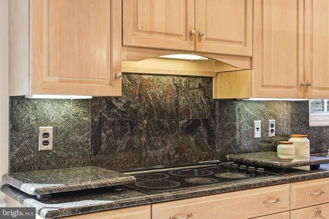 6 MERCY CT, Rockville, MD 20854