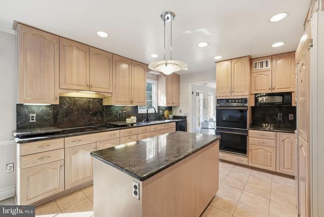 6 MERCY CT, Rockville, MD 20854