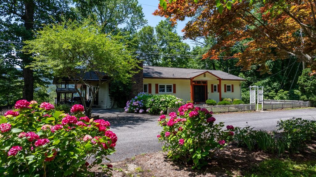 14 Chalet Village, Lake Santeetlah, NC 28771