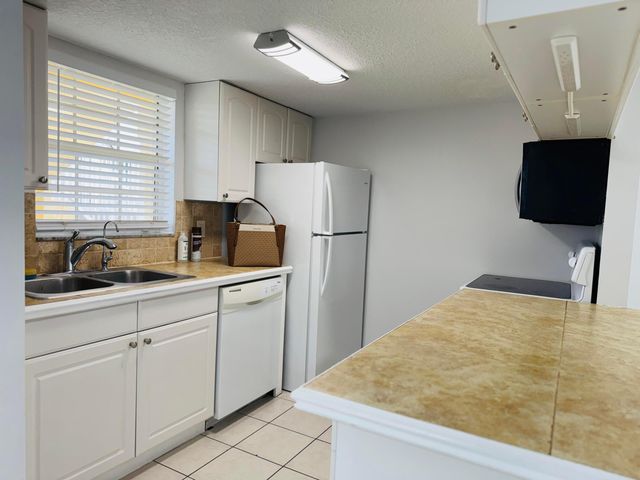 6323 La Costa Drive H, Boca Raton, FL 33433