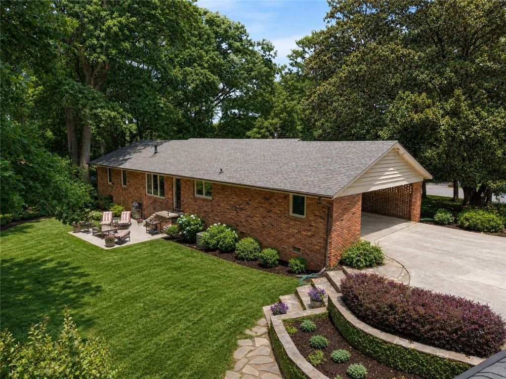 Image 10 of property listing at 2564 Lake Flair Circle NE, Atlanta, GA 30345