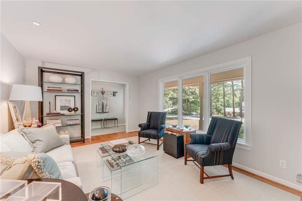 Image 4 of property listing at 2564 Lake Flair Circle NE, Atlanta, GA 30345