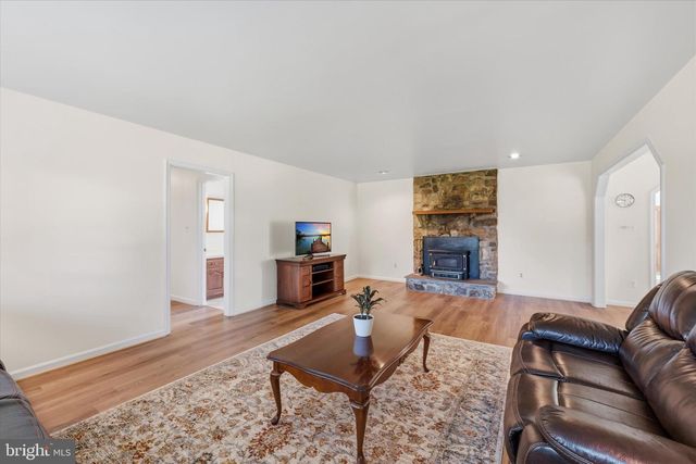 39475 TOLLHOUSE RD, Lovettsville, VA 20180