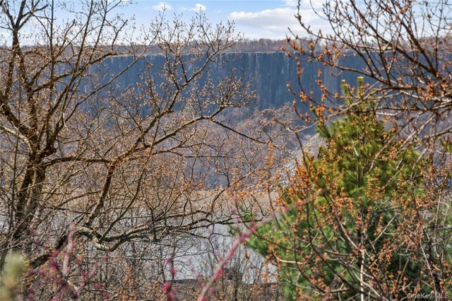 1 Scenic Drive, Hastings-on-hudson, NY 10706