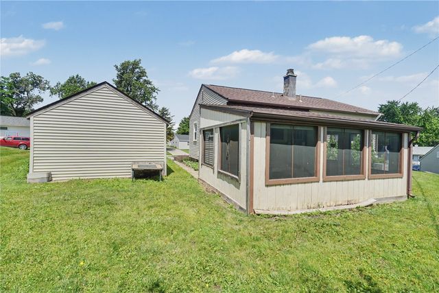 2411 Linwood Street SW, Cedar Rapids, IA 52404