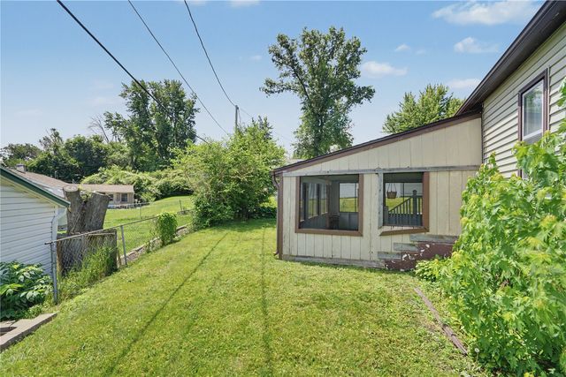 2411 Linwood Street SW, Cedar Rapids, IA 52404