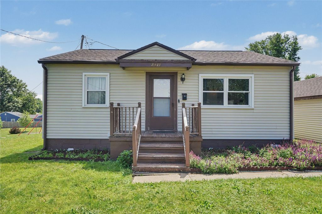 2411 Linwood Street SW, Cedar Rapids, IA 52404