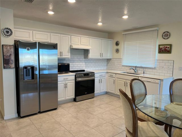 3558 74TH AVENUE CIRCLE E, Sarasota, FL 34243