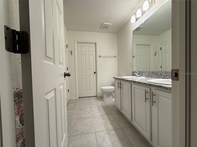 3558 74TH AVENUE CIRCLE E, Sarasota, FL 34243