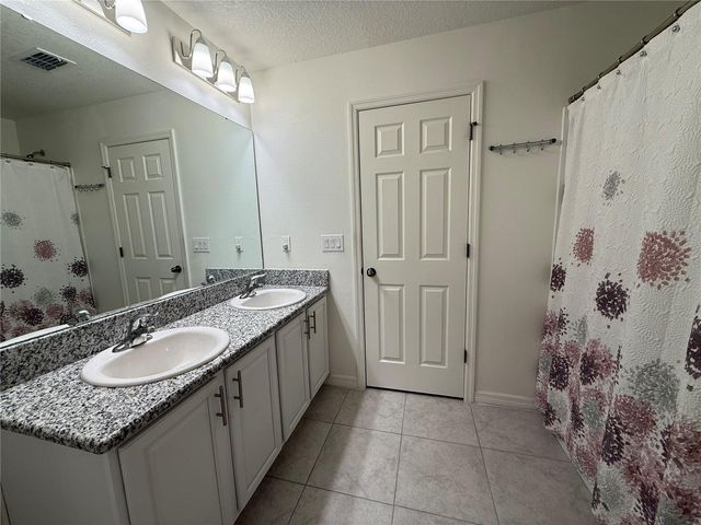 3558 74TH AVENUE CIRCLE E, Sarasota, FL 34243