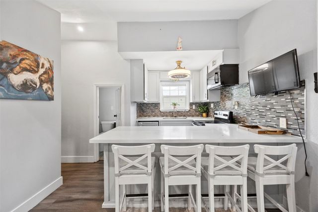 10430 Caxton Street, Houston, TX 77016