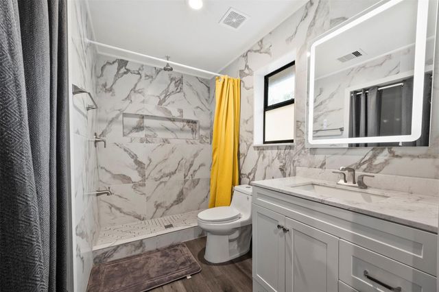 10430 Caxton Street, Houston, TX 77016