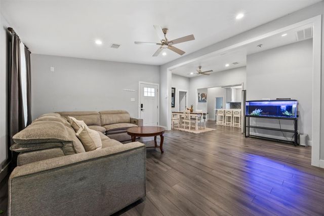10430 Caxton Street, Houston, TX 77016