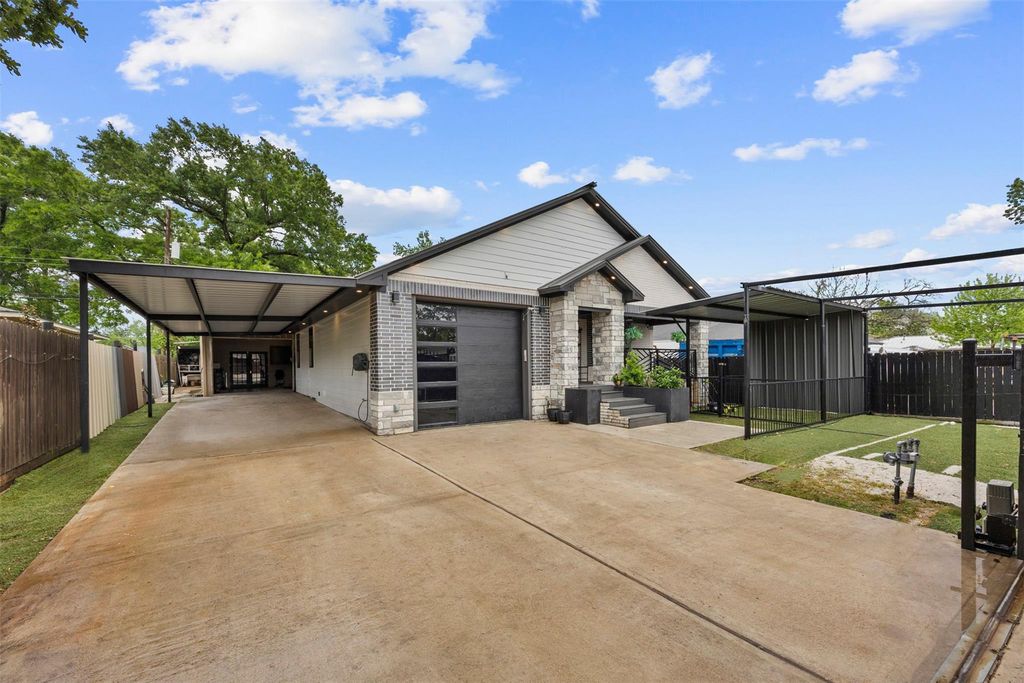 10430 Caxton Street, Houston, TX 77016