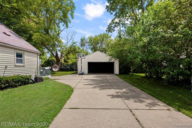 6196 N Gulley Road, Dearborn Heights, MI 48127