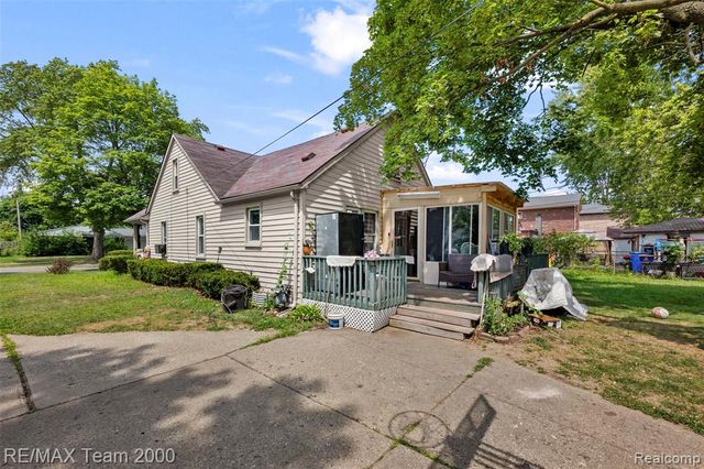 6196 N Gulley Road, Dearborn Heights, MI 48127