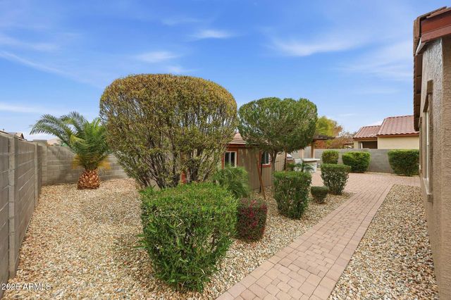 18820 W SHANGRI LA Road, Surprise, AZ 85388