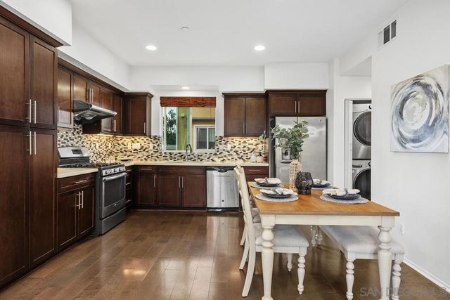 328 Antoni Glen 1006, Escondido, CA 92025