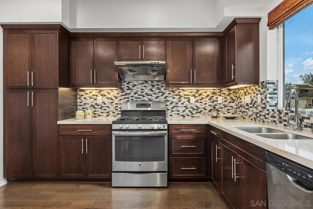 328 Antoni Glen 1006, Escondido, CA 92025