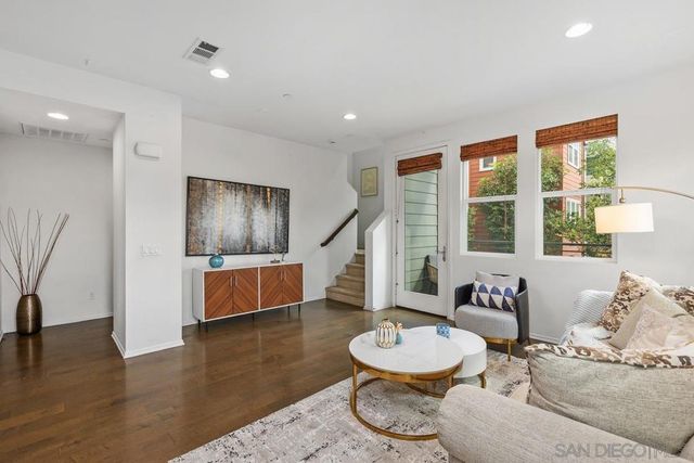 328 Antoni Glen 1006, Escondido, CA 92025