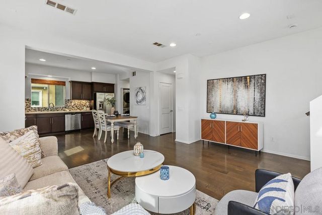 328 Antoni Glen 1006, Escondido, CA 92025