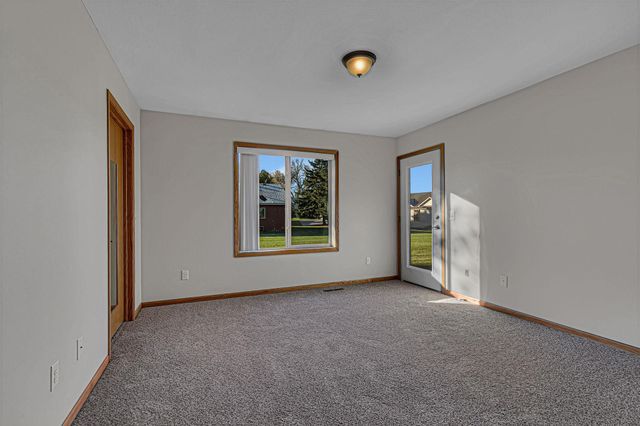 617 Cottonwood Avenue, Litchfield, MN 55355