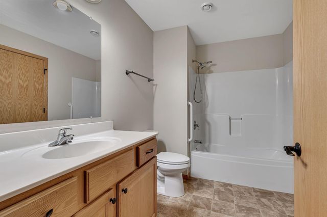 617 Cottonwood Avenue, Litchfield, MN 55355