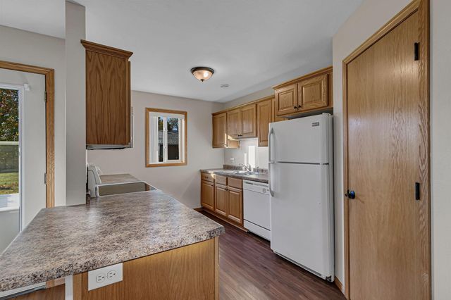 617 Cottonwood Avenue, Litchfield, MN 55355