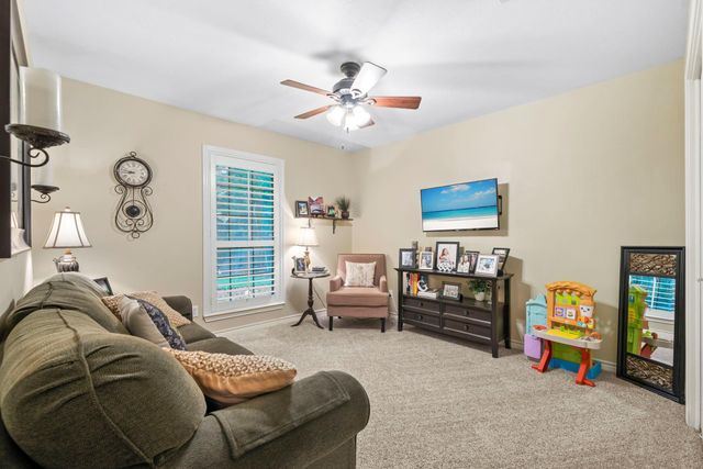 106 Wood Forest Lane, Huntsville, TX 77340