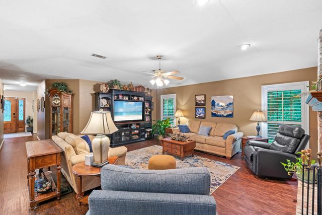 106 Wood Forest Lane, Huntsville, TX 77340