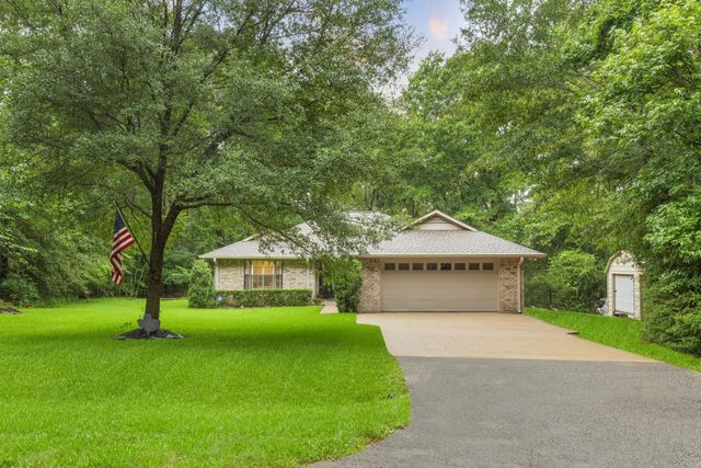 106 Wood Forest Lane, Huntsville, TX 77340