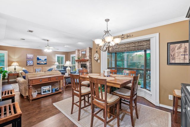 106 Wood Forest Lane, Huntsville, TX 77340