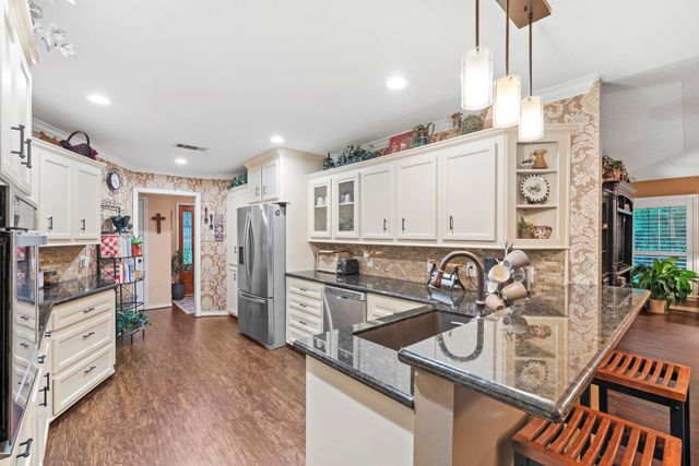 106 Wood Forest Lane, Huntsville, TX 77340