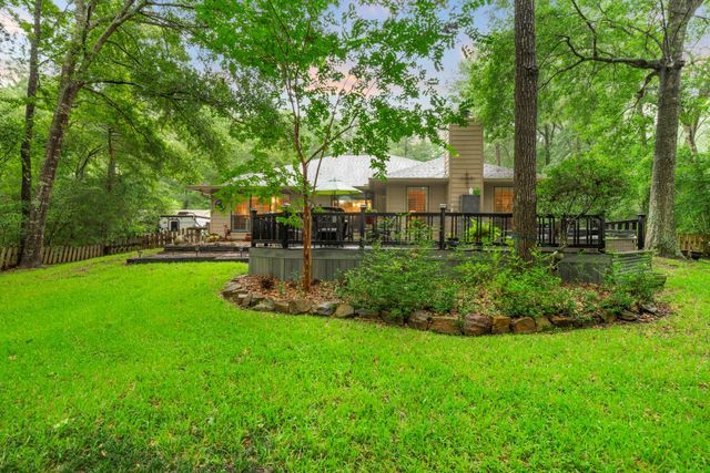 106 Wood Forest Lane, Huntsville, TX 77340