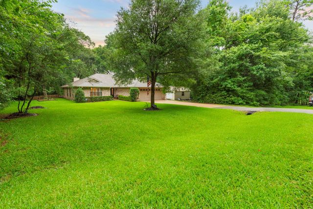 106 Wood Forest Lane, Huntsville, TX 77340
