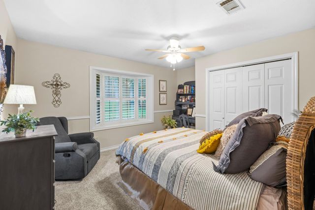 106 Wood Forest Lane, Huntsville, TX 77340